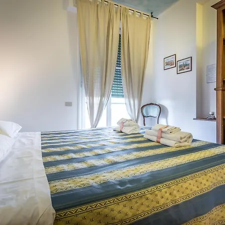 Bed & Breakfast Dimora Altea 3*